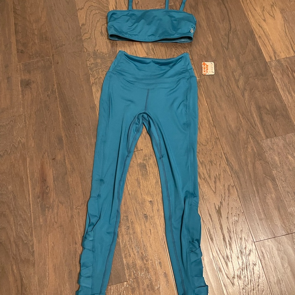 Free People Movement workout set - Picture 5 of 6